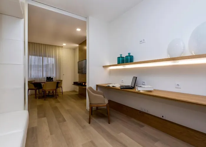 The Office Guest شقة *